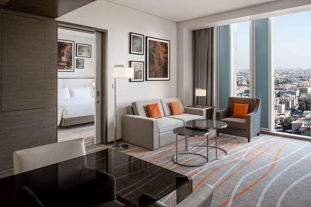 Doubletree Suites By Hilton - Riyadh Financial District Ruang foto