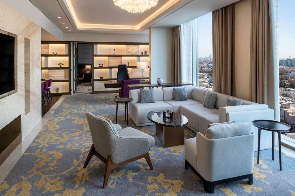Doubletree Suites By Hilton - Riyadh Financial District Ruang foto