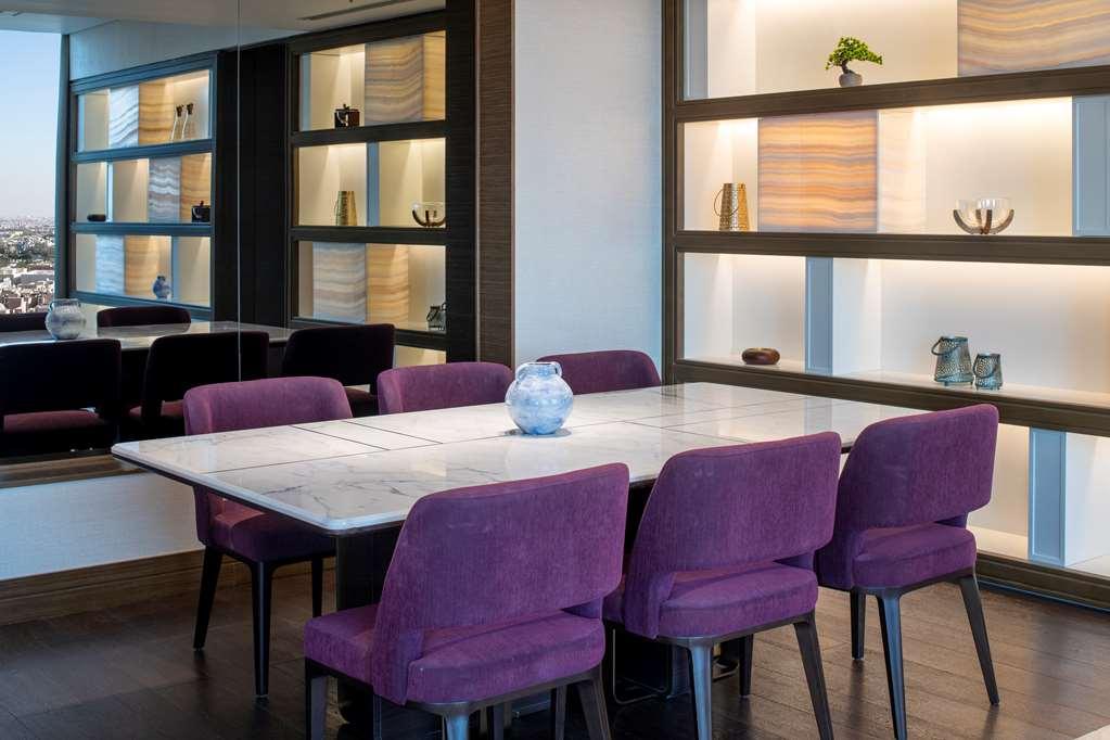 Doubletree Suites By Hilton - Riyadh Financial District Ruang foto