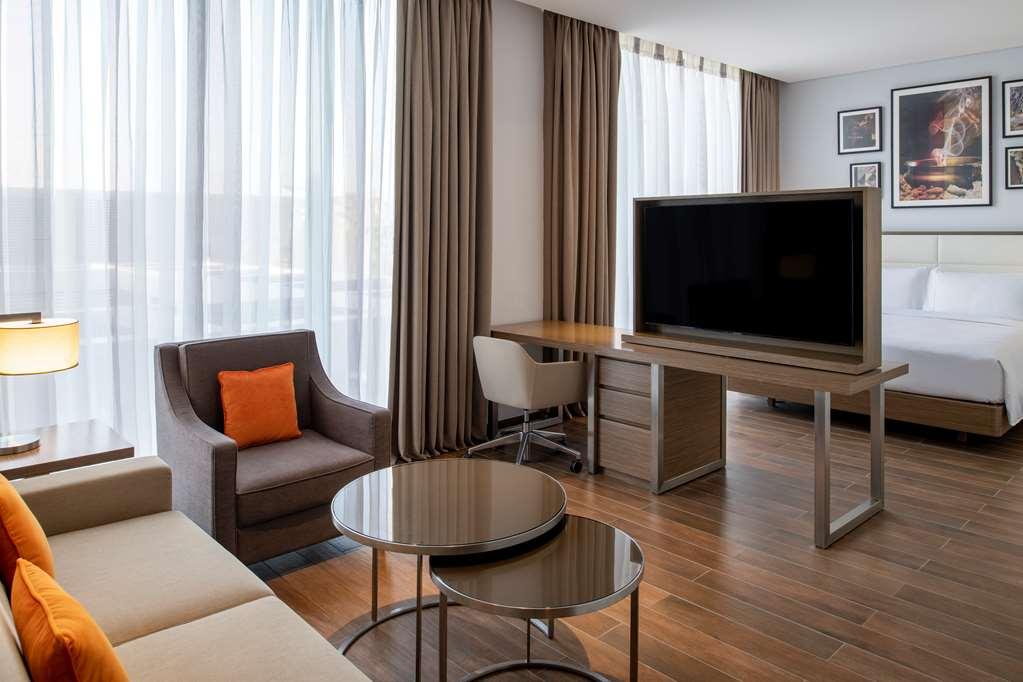 Doubletree Suites By Hilton - Riyadh Financial District Ruang foto