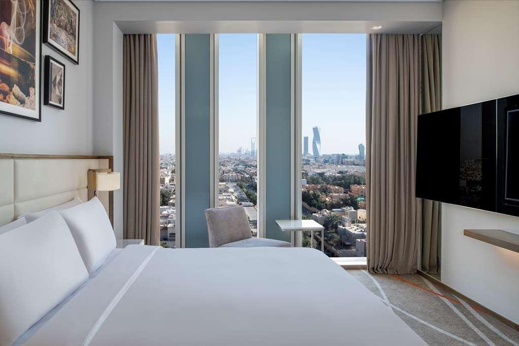 Doubletree Suites By Hilton - Riyadh Financial District Ruang foto