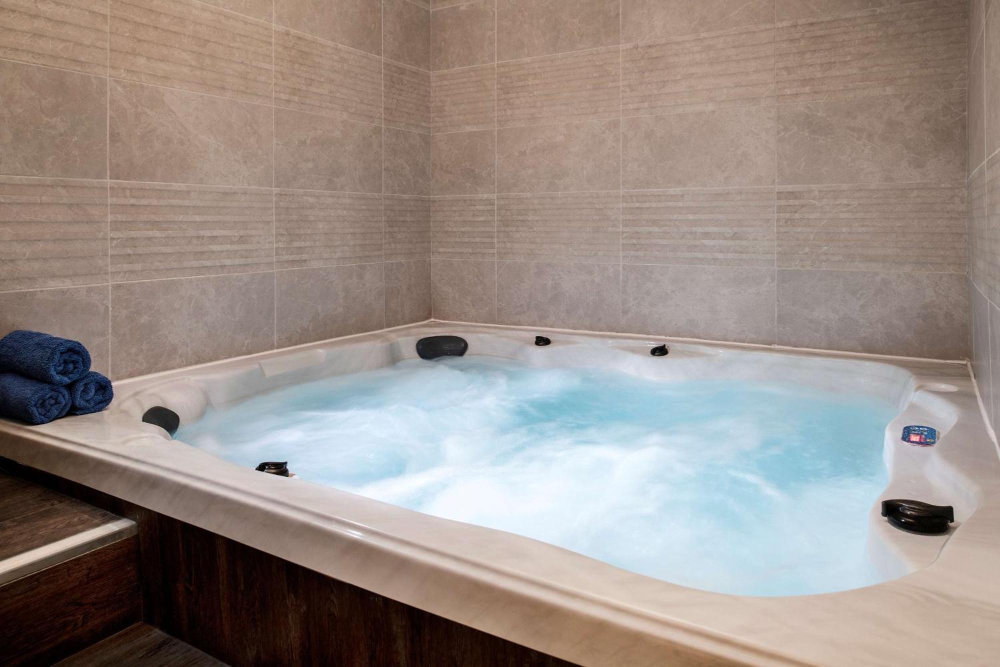 Doubletree Suites By Hilton - Riyadh Financial District Bagian luar foto