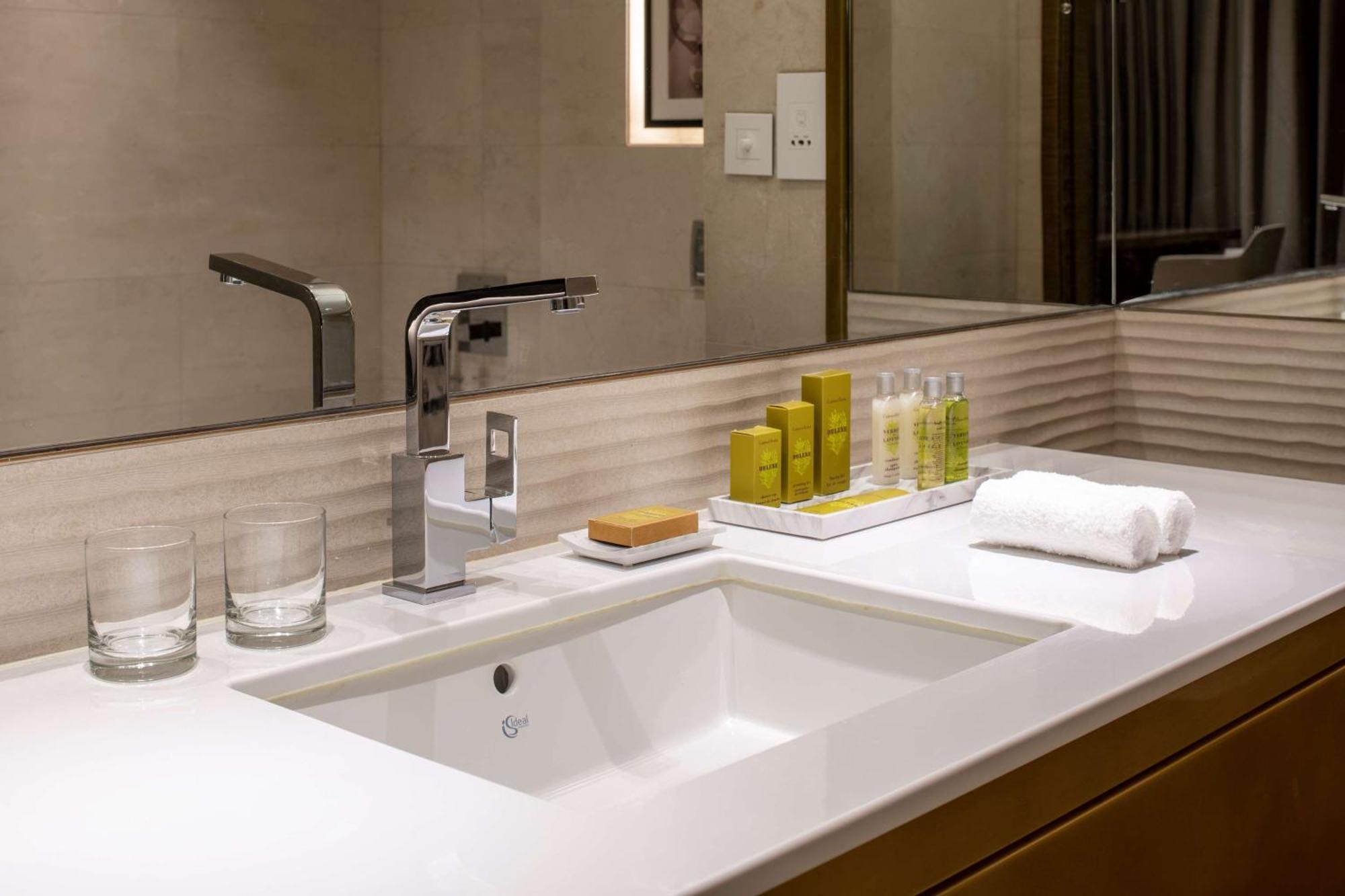 Doubletree Suites By Hilton - Riyadh Financial District Bagian luar foto