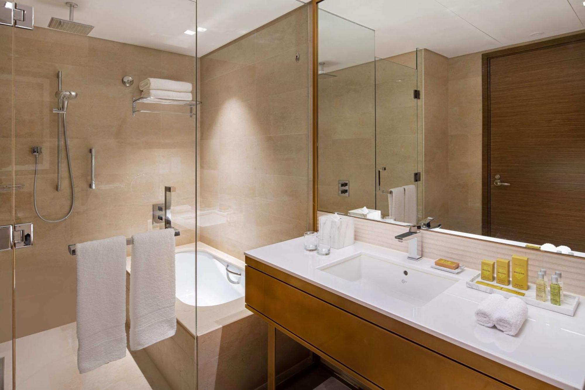 Doubletree Suites By Hilton - Riyadh Financial District Bagian luar foto