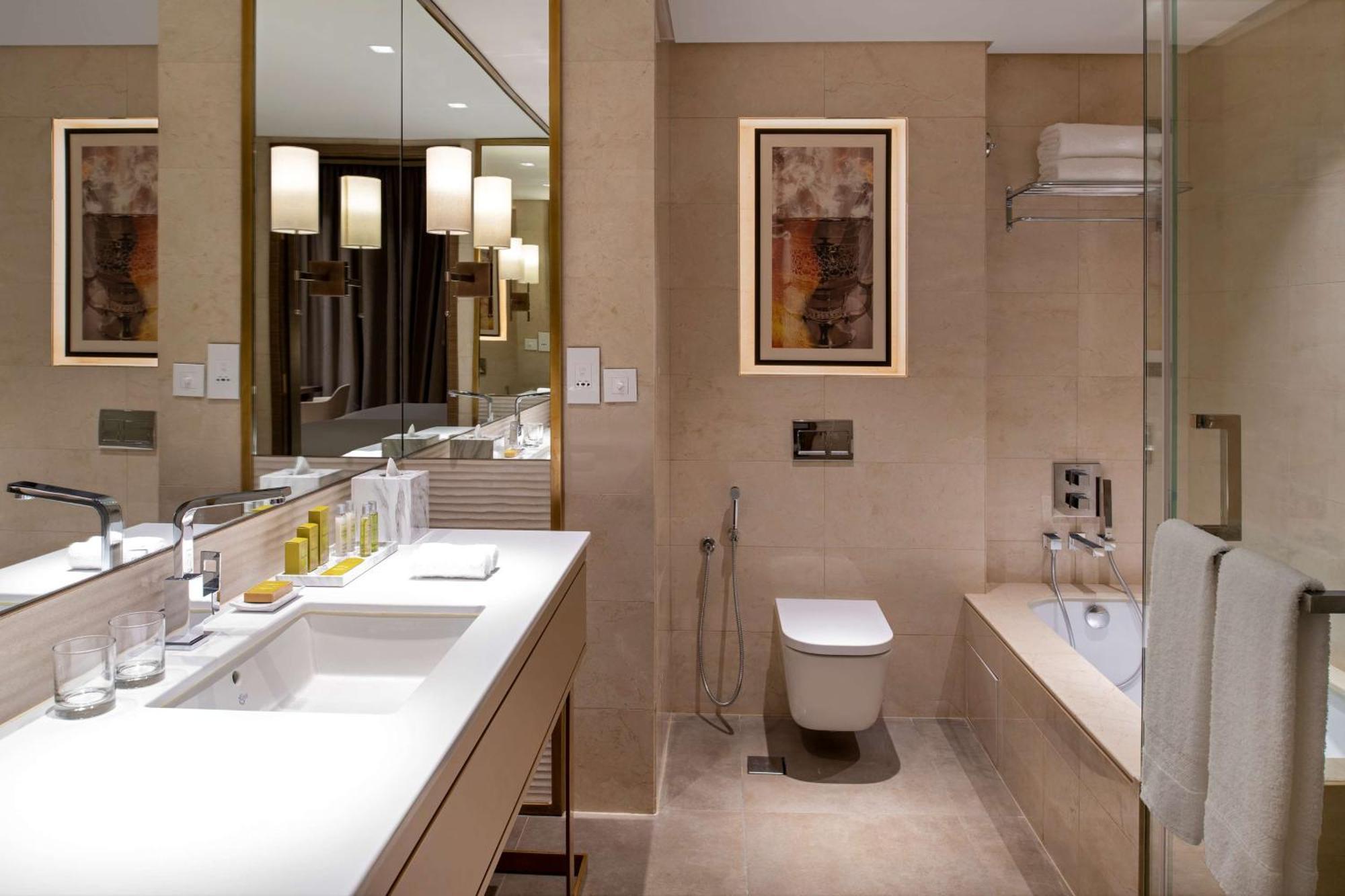 Doubletree Suites By Hilton - Riyadh Financial District Bagian luar foto
